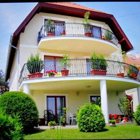 Erika Apartmanhazak Hévíz المظهر الخارجي الصورة