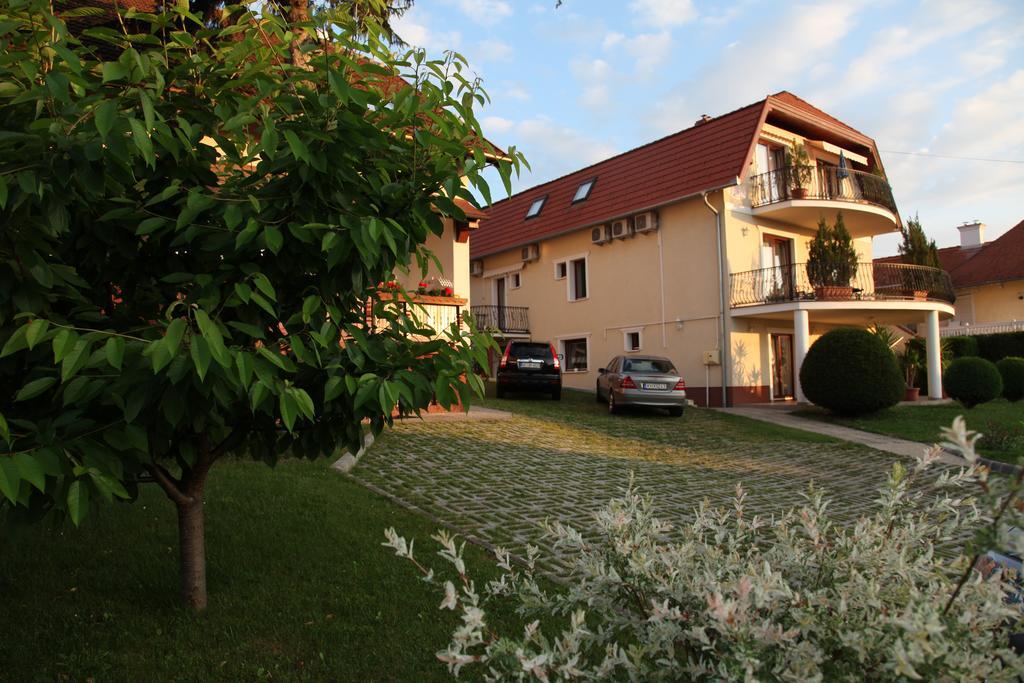 Erika Apartmanhazak Hévíz الغرفة الصورة