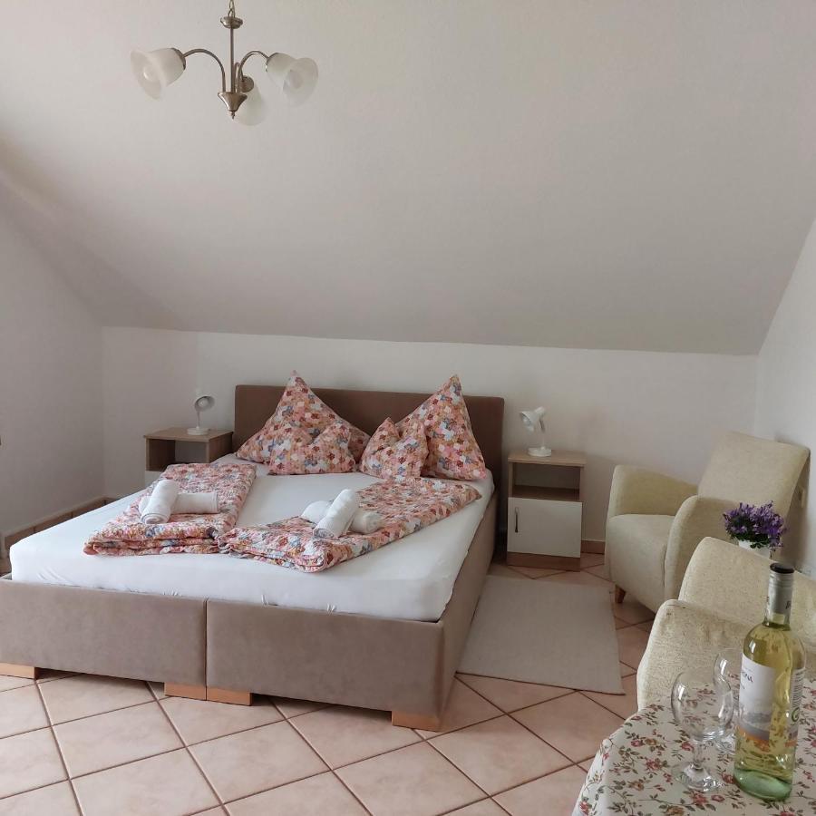 Erika Apartmanhazak Hévíz المظهر الخارجي الصورة