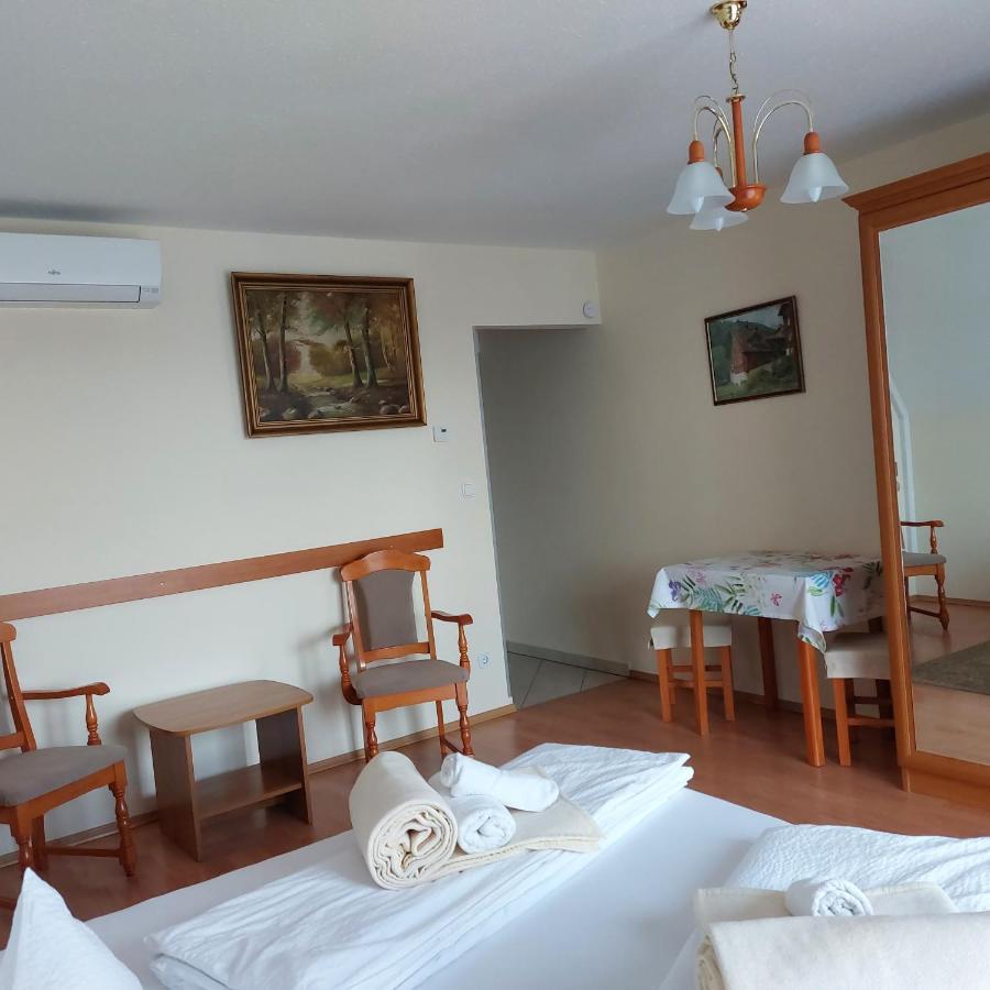 Erika Apartmanhazak Hévíz المظهر الخارجي الصورة