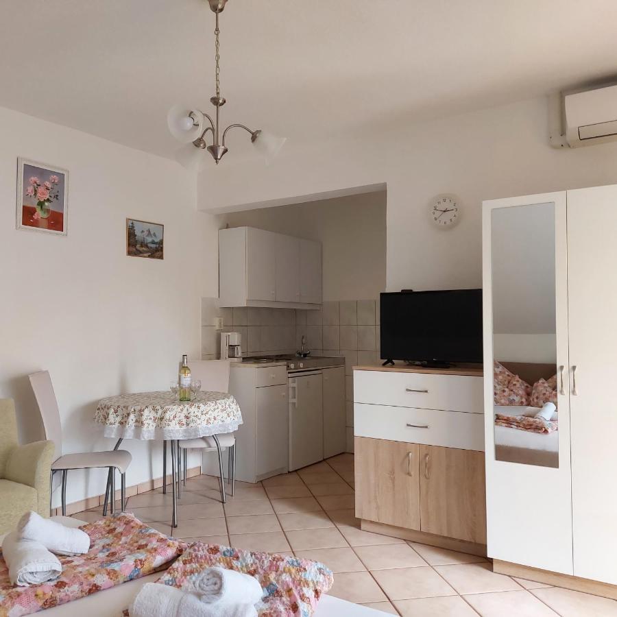 Erika Apartmanhazak Hévíz المظهر الخارجي الصورة