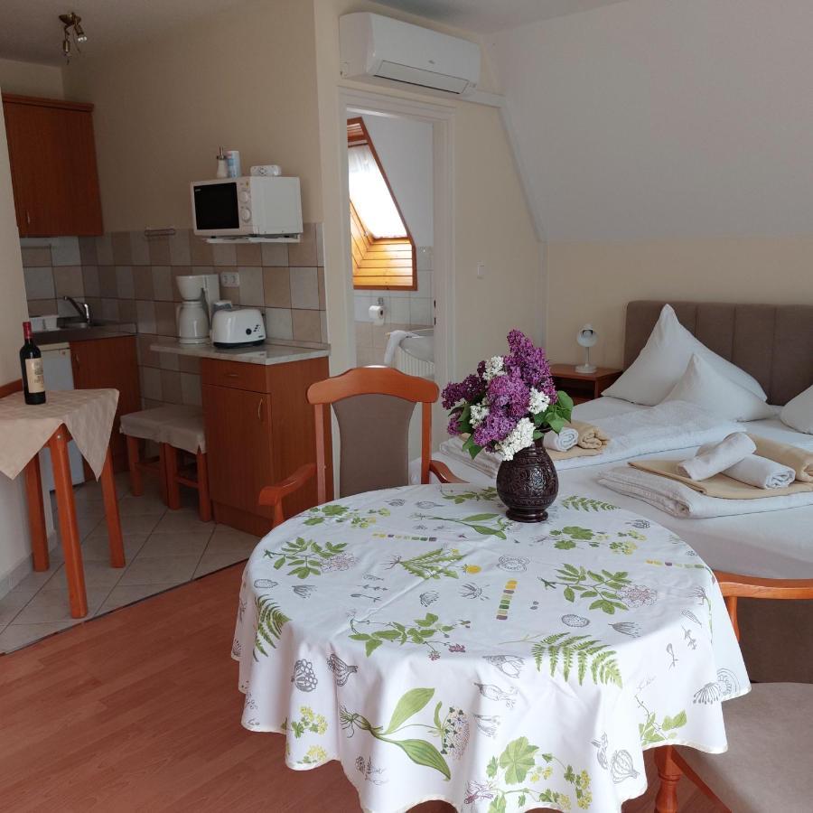 Erika Apartmanhazak Hévíz المظهر الخارجي الصورة