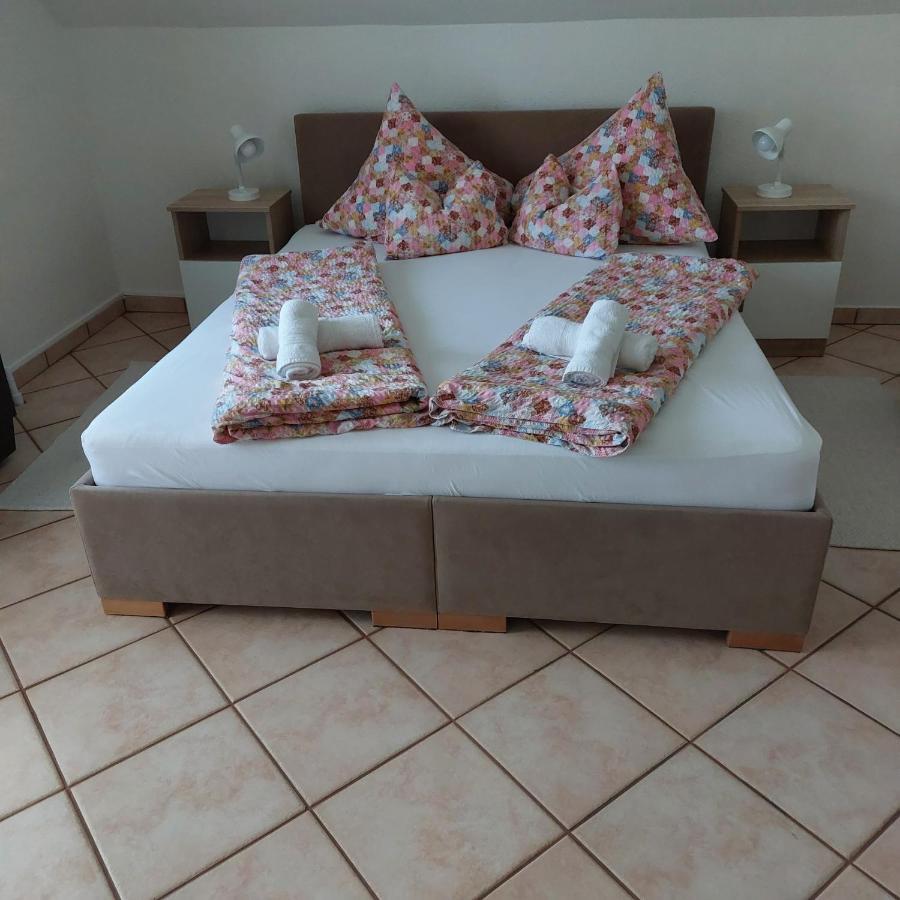 Erika Apartmanhazak Hévíz المظهر الخارجي الصورة