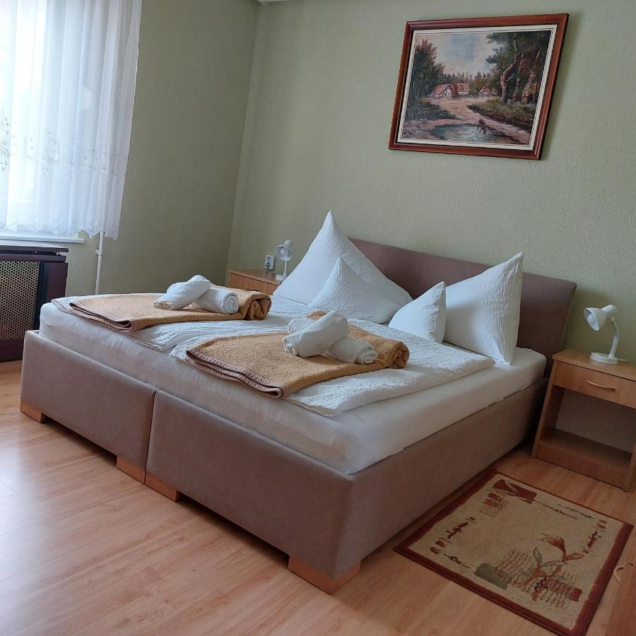 Erika Apartmanhazak Hévíz المظهر الخارجي الصورة