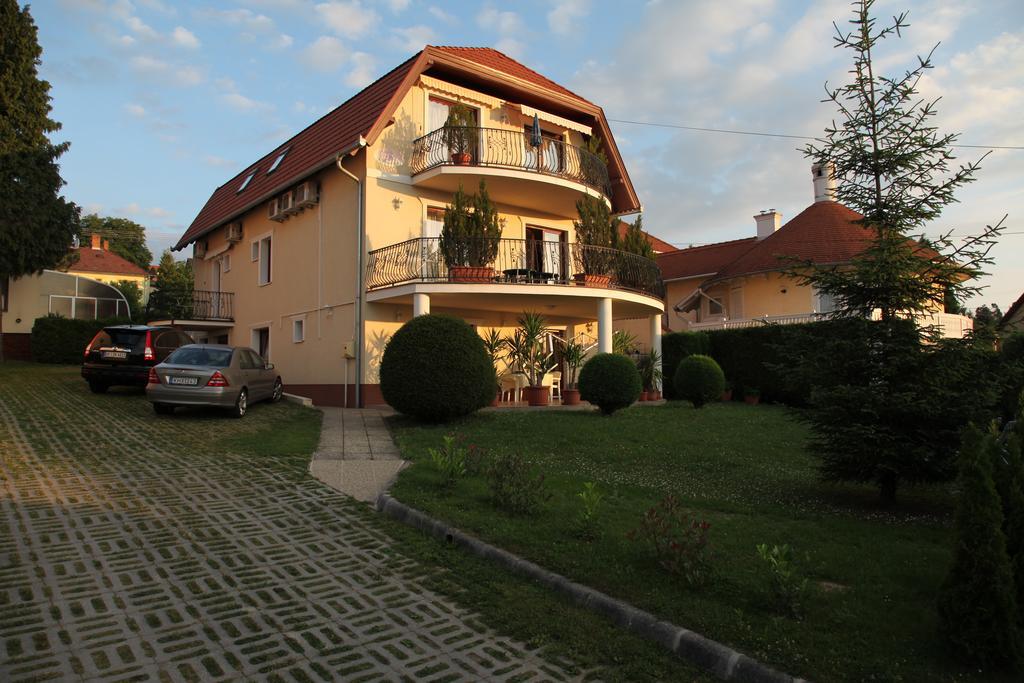 Erika Apartmanhazak Hévíz الغرفة الصورة