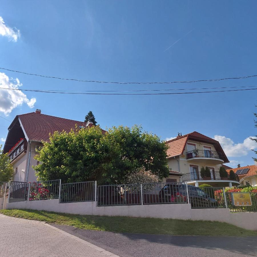 Erika Apartmanhazak Hévíz المظهر الخارجي الصورة