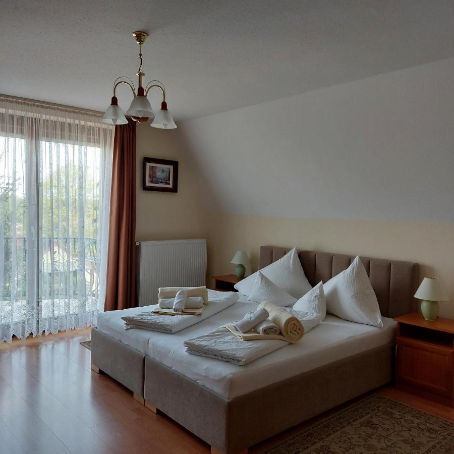 Erika Apartmanhazak Hévíz المظهر الخارجي الصورة
