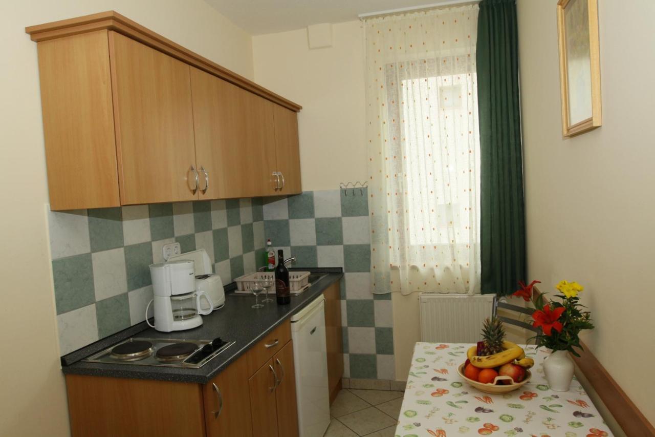 Erika Apartmanhazak Hévíz المظهر الخارجي الصورة