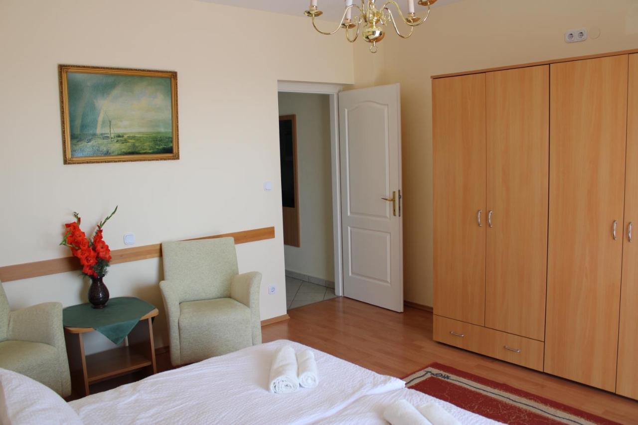 Erika Apartmanhazak Hévíz المظهر الخارجي الصورة